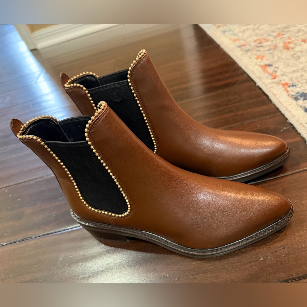 Coach Bowery leather Chelsea boots featuring a beaded chain 7.5 NEW w/o box - Picture 3 of 11